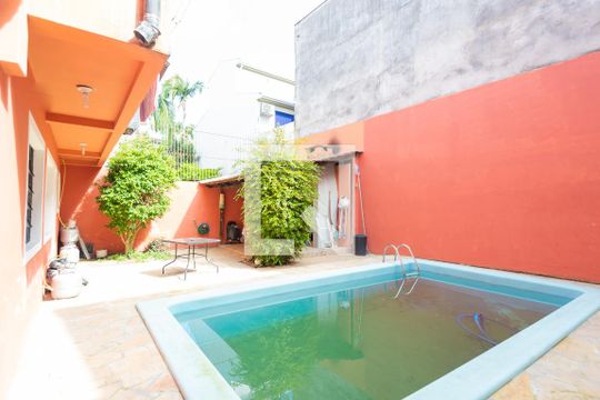 Quintal de casa à venda com 4 quartos, 320m² em Tristeza, Porto Alegre