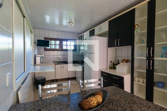 Cozinha de casa à venda com 4 quartos, 320m² em Tristeza, Porto Alegre
