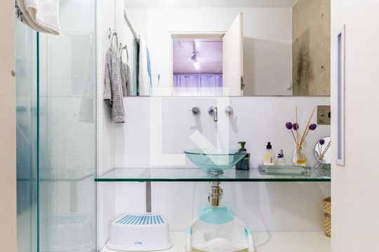 Banheiro de apartamento para alugar com 2 quartos, 70m² em Usina Piratininga, São Paulo