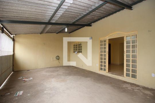 Garagem de casa para alugar com 3 quartos, 120m² em Ceilândia Sul (ceilândia), Brasília