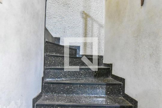 Escada  de casa à venda com 3 quartos, 128m² em Santo Amaro, São Paulo