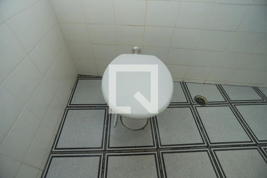 Banheiro de casa para alugar com 2 quartos, 72m² em Alto de Pinheiros, São Paulo