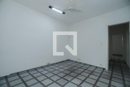 Quarto 1 de casa para alugar com 2 quartos, 72m² em Alto de Pinheiros, São Paulo