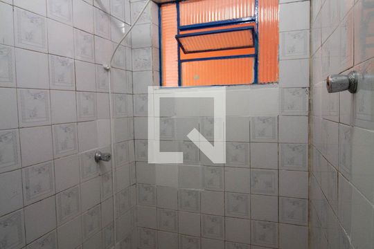 Banheiro de casa para alugar com 1 quarto, 70m² em Vila Carmosina, São Paulo