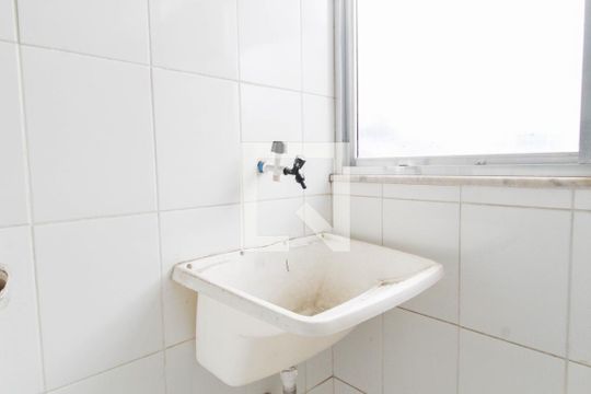 Área de Serviço de apartamento para alugar com 2 quartos, 57m² em Banco de Areia, Mesquita