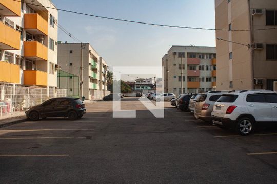 Garagem de apartamento para alugar com 2 quartos, 57m² em Banco de Areia, Mesquita