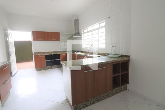 Cozinha de casa à venda com 3 quartos, 200m² em Vila Paulicéia, São Paulo