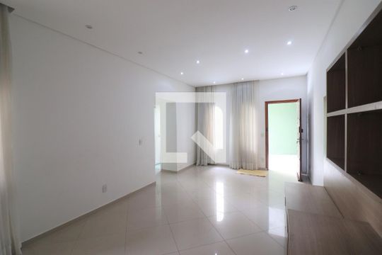 Casa à venda com 3 quartos, 200m² em Vila Paulicéia, São Paulo