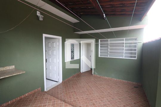 Quintal de casa à venda com 3 quartos, 200m² em Vila Paulicéia, São Paulo