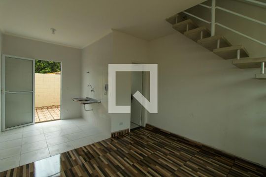 Casa de Condomínio para alugar com 2 quartos, 60m² em Chácara Ondas Verdes, Cotia