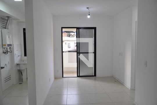 Apartamento à venda com 2 quartos, 56m² em Del Castilho, Rio de Janeiro