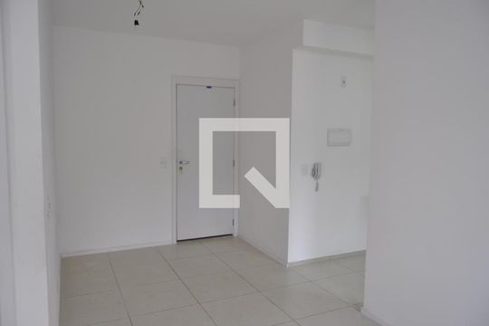 Sala de apartamento à venda com 2 quartos, 56m² em Del Castilho, Rio de Janeiro