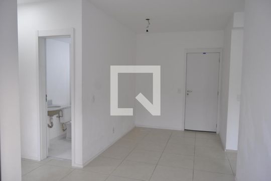 Sala de apartamento à venda com 2 quartos, 56m² em Del Castilho, Rio de Janeiro