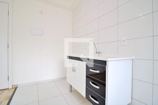 Cozinha de apartamento para alugar com 2 quartos, 42m² em Vila Plana, São Paulo