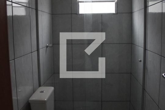 Banheiro de apartamento para alugar com 2 quartos, 55m² em Jardim Quaresmeira, Suzano