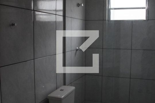 Banheiro de apartamento para alugar com 2 quartos, 55m² em Jardim Quaresmeira, Suzano