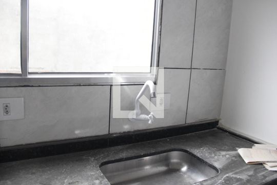 Sala / cozinha de apartamento para alugar com 2 quartos, 55m² em Jardim Quaresmeira, Suzano