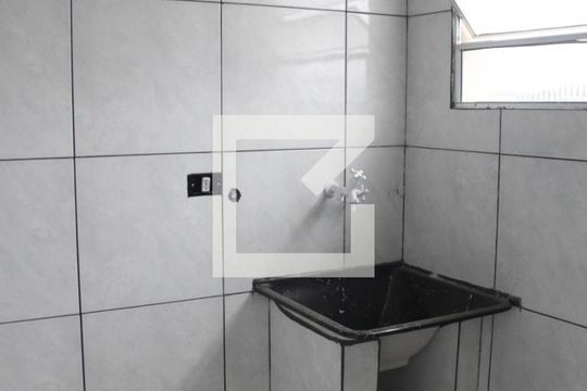 Lavanderia de apartamento para alugar com 2 quartos, 55m² em Jardim Quaresmeira, Suzano