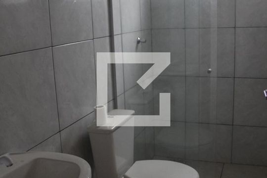 Banheiro de apartamento para alugar com 2 quartos, 55m² em Jardim Quaresmeira, Suzano