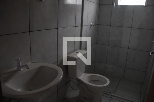 Banheiro de apartamento para alugar com 2 quartos, 55m² em Jardim Quaresmeira, Suzano