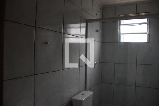 Banheiro de apartamento para alugar com 2 quartos, 55m² em Jardim Quaresmeira, Suzano