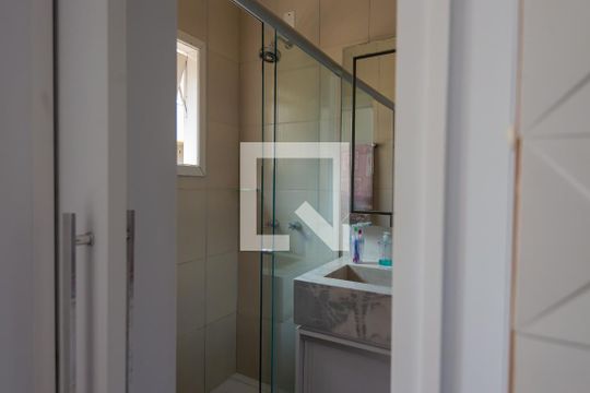 Banheiro de casa de condomínio à venda com 3 quartos, 102m² em Vila Conceição, Porto Alegre