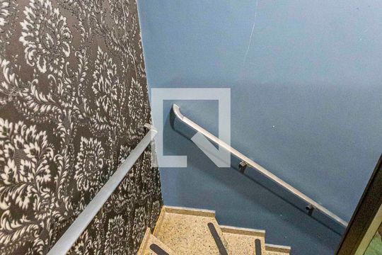 Escada Garagem 1 de casa à venda com 1 quarto, 143m² em Vila Helena, Santo André