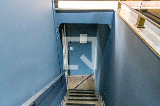 Escada Garagem 1 de casa à venda com 1 quarto, 143m² em Vila Helena, Santo André