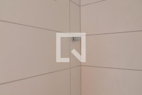 Banheiro de apartamento à venda com 2 quartos, 51m² em Olaria, Canoas