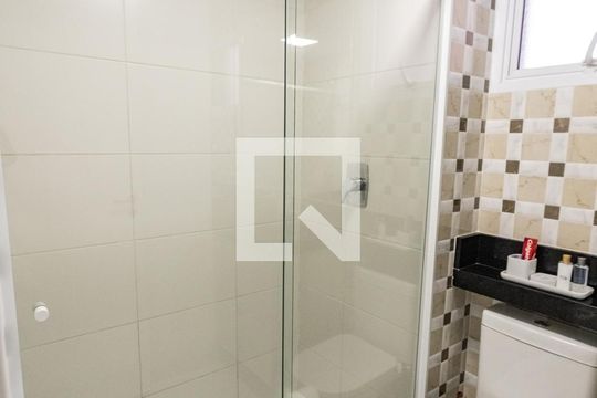 banheiro  de apartamento para alugar com 1 quarto, 32m² em Bela Vista, São Paulo