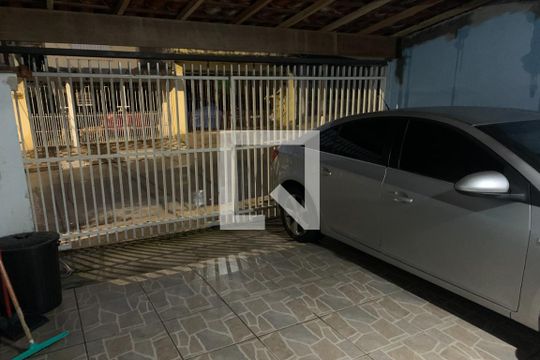 Garagem de casa à venda com 3 quartos, 169m² em Santo Antônio, Osasco