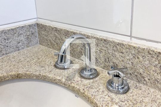 Banheiro de apartamento para alugar com 1 quarto, 26m² em Indianópolis, São Paulo
