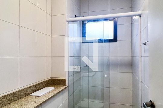 Banheiro de apartamento para alugar com 1 quarto, 26m² em Indianópolis, São Paulo