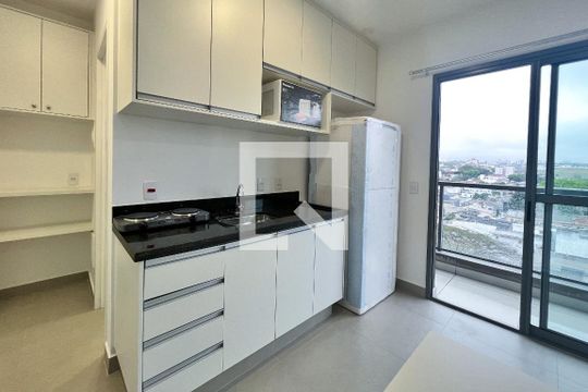 Cozinha de kitnet/studio para alugar com 1 quarto, 26m² em Indianópolis, São Paulo