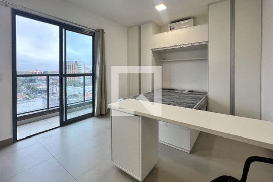 Banheiro de kitnet/studio para alugar com 1 quarto, 26m² em Indianópolis, São Paulo