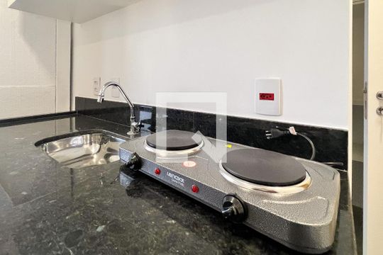 Cozinha de kitnet/studio à venda com 1 quarto, 26m² em Indianópolis, São Paulo