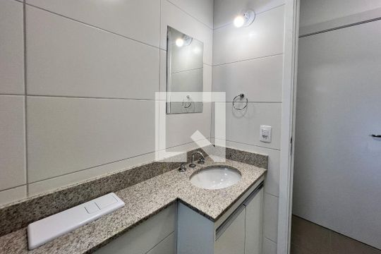 Banheiro de kitnet/studio à venda com 1 quarto, 26m² em Indianópolis, São Paulo