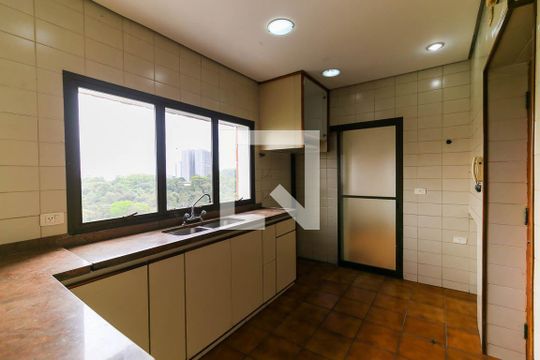 Cozinha de apartamento à venda com 3 quartos, 186m² em Vila Suzana, São Paulo