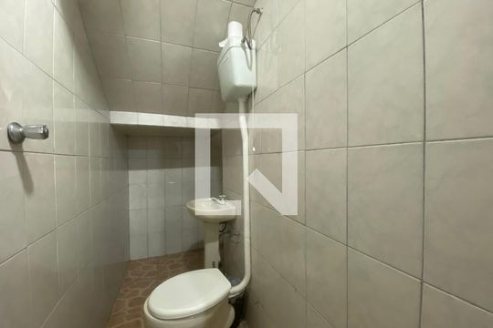 Banheiro de serviço de casa à venda com 2 quartos, 80m² em Cangaíba, São Paulo