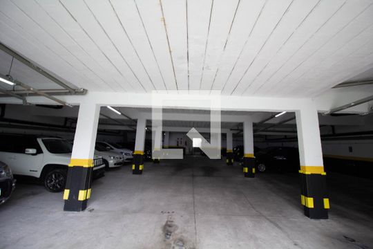 Garagem de casa de condomínio à venda com 3 quartos, 100m² em Itaquera, São Paulo