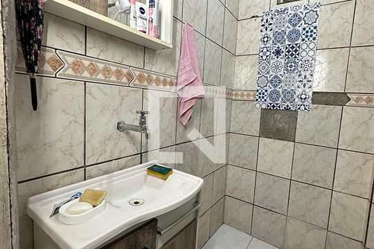 Banheiro  de casa para alugar com 4 quartos, 140m² em Scharlau, São Leopoldo