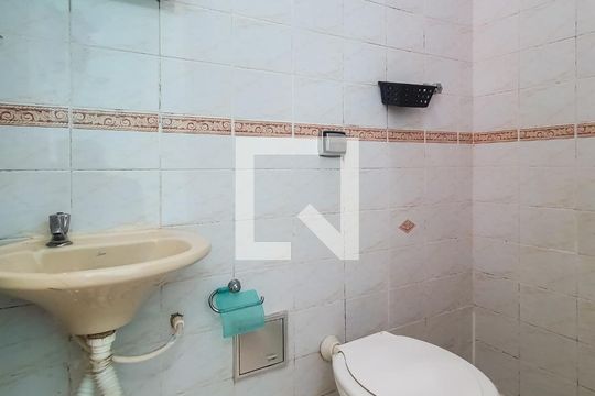 Banheiro de kitnet/studio para alugar com 1 quarto, 25m² em Vila Mariana, São Paulo