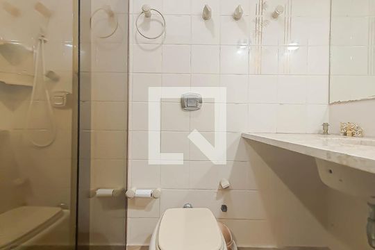 Banheiro da Suíte 1 de apartamento para alugar com 4 quartos, 276m² em Pitangueiras, Guarujá