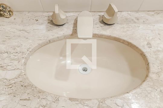 Detalhe do Banheiro da Suite 1 de apartamento para alugar com 4 quartos, 276m² em Pitangueiras, Guarujá