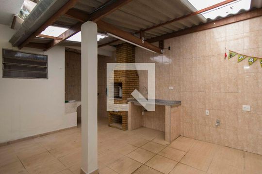Churrasqueira - Quintal de casa para alugar com 2 quartos, 232m² em Piqueri, São Paulo