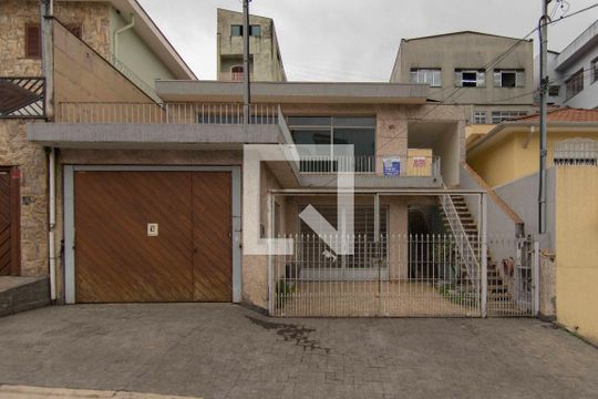 Fachada de casa para alugar com 2 quartos, 232m² em Piqueri, São Paulo