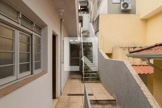 Corredor de casa para alugar com 2 quartos, 232m² em Piqueri, São Paulo