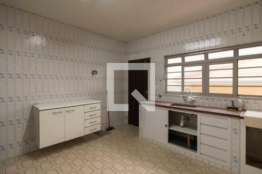 Cozinha de casa para alugar com 2 quartos, 232m² em Piqueri, São Paulo