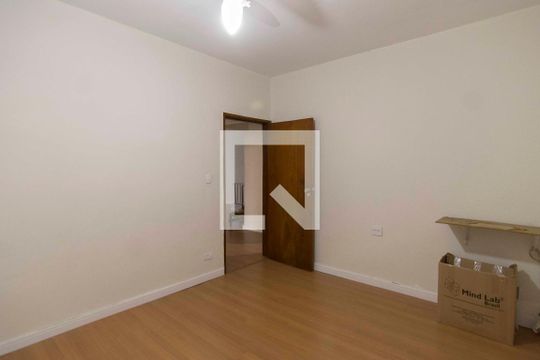 Quarto de casa para alugar com 2 quartos, 232m² em Piqueri, São Paulo