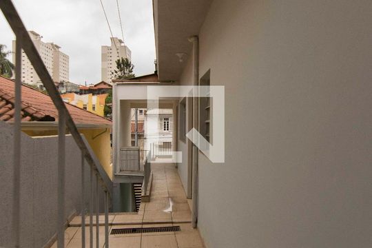 Corredor de casa para alugar com 2 quartos, 232m² em Piqueri, São Paulo